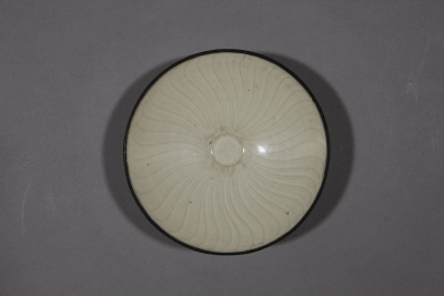 图片[2]-Ding Kiln White Glaze Carved Chrysanthemum Petal Bamboo Bowl-China Archive